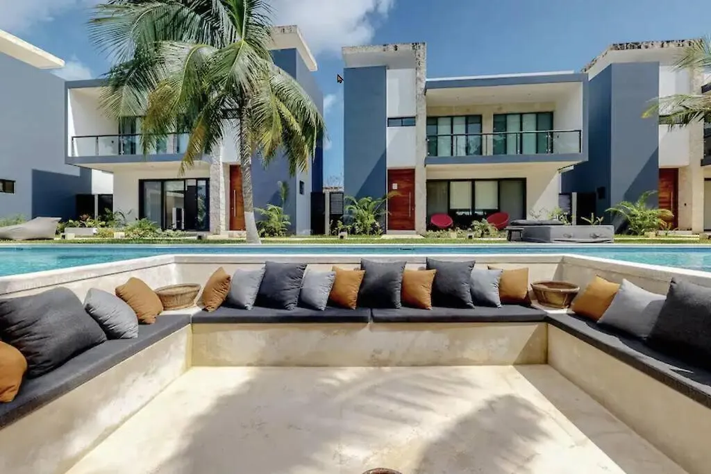 Apartment Contemporary Poolside Condo, Wi-Fi - Paraiso Kaanal 101 Tulum Mexico