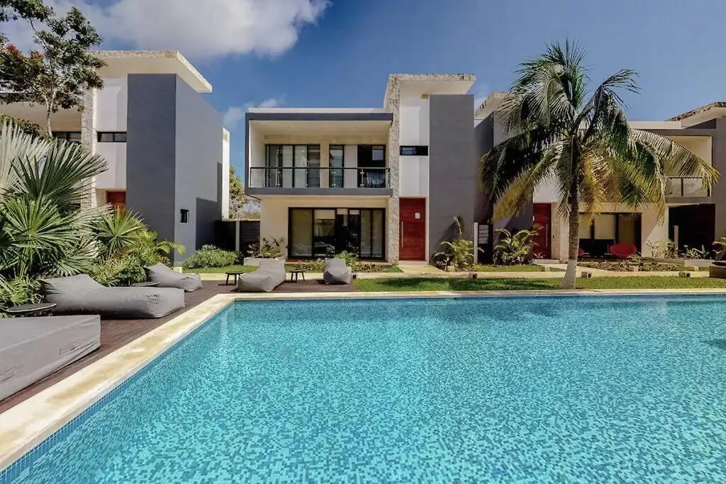 Contemporary Poolside Condo, Wi-Fi - Paraiso Kaanal 101 Tulum Mexico