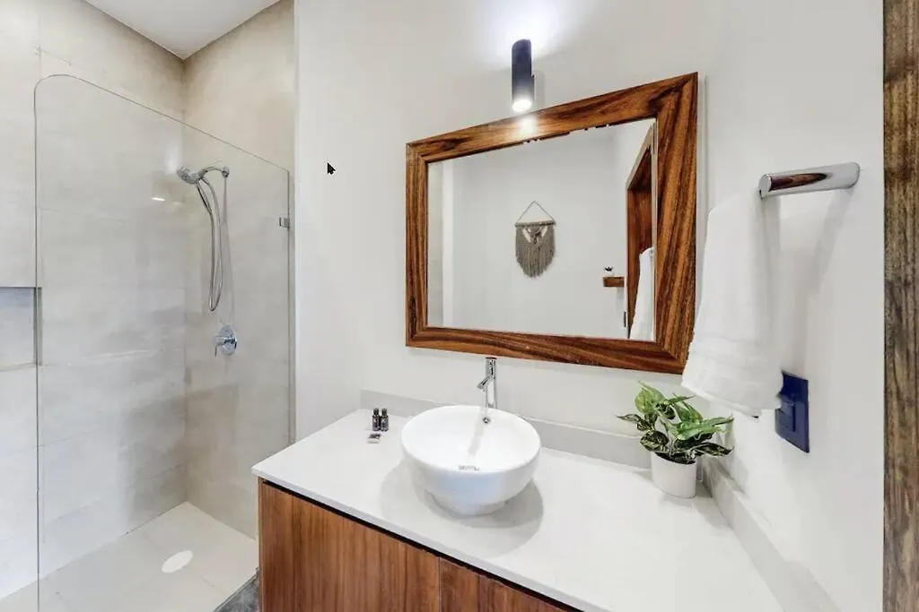 Apartment Contemporary Poolside Condo, Wi-Fi - Paraiso Kaanal 101 Tulum Mexico