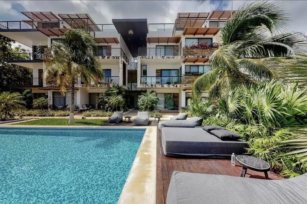 Contemporary Poolside Condo, Wi-Fi - Paraiso Kaanal 101 Tulum Apartment
