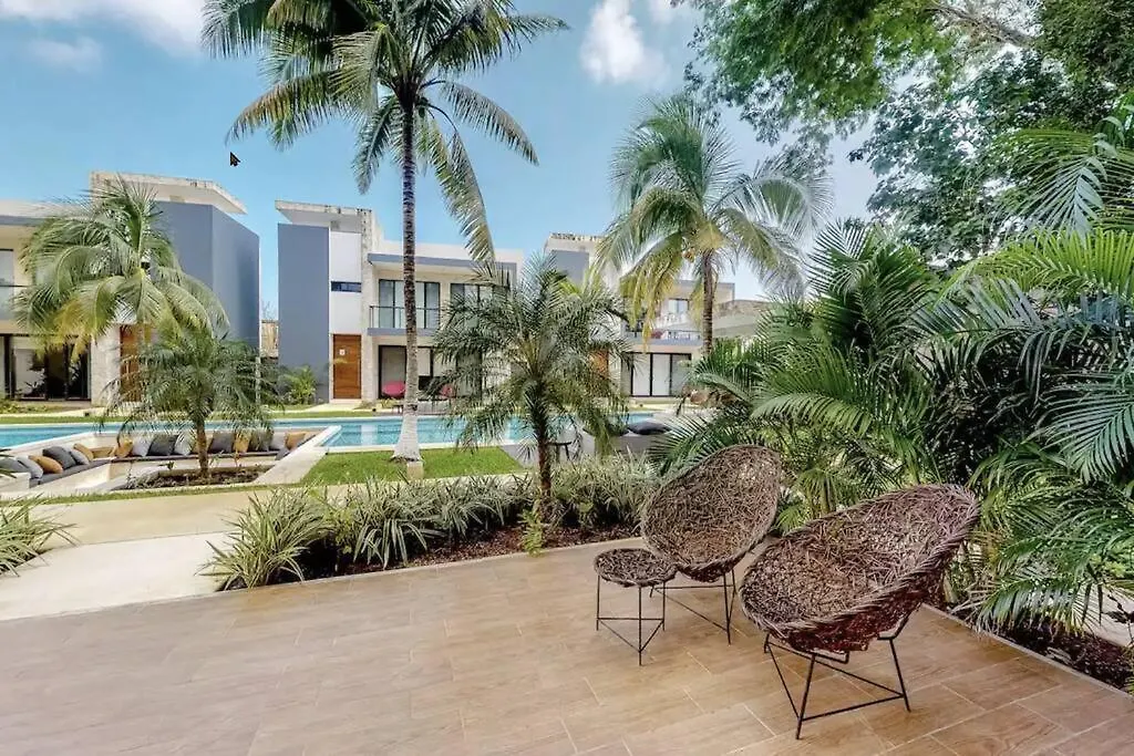 Apartment Contemporary Poolside Condo, Wi-Fi - Paraiso Kaanal 101 Tulum Mexico