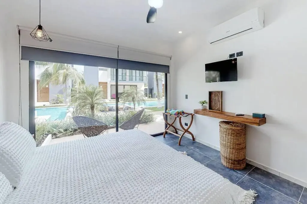 Apartment Contemporary Poolside Condo, Wi-Fi - Paraiso Kaanal 101 Tulum